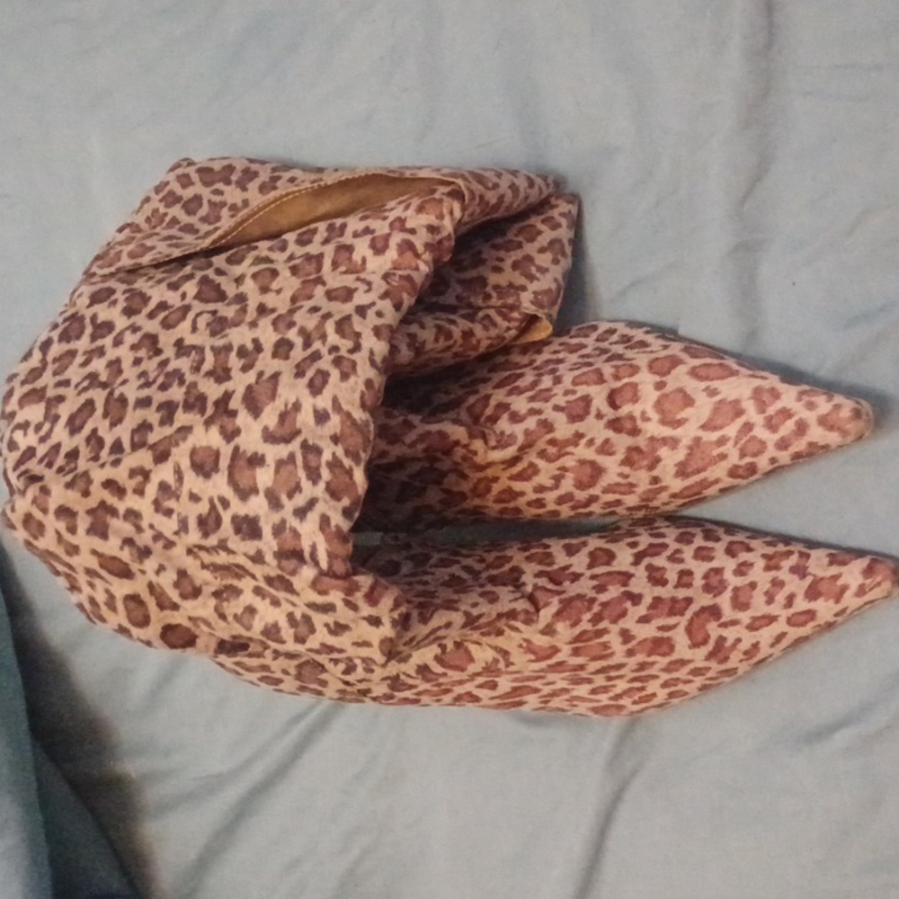 Leopard design heeled boots